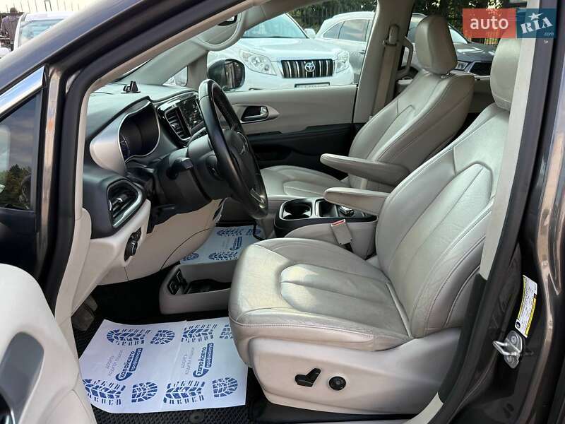 Позашляховик / Кросовер Chrysler Pacifica 2018 в Києві