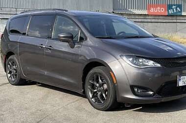 Минивэн Chrysler Pacifica 2019 в Киеве