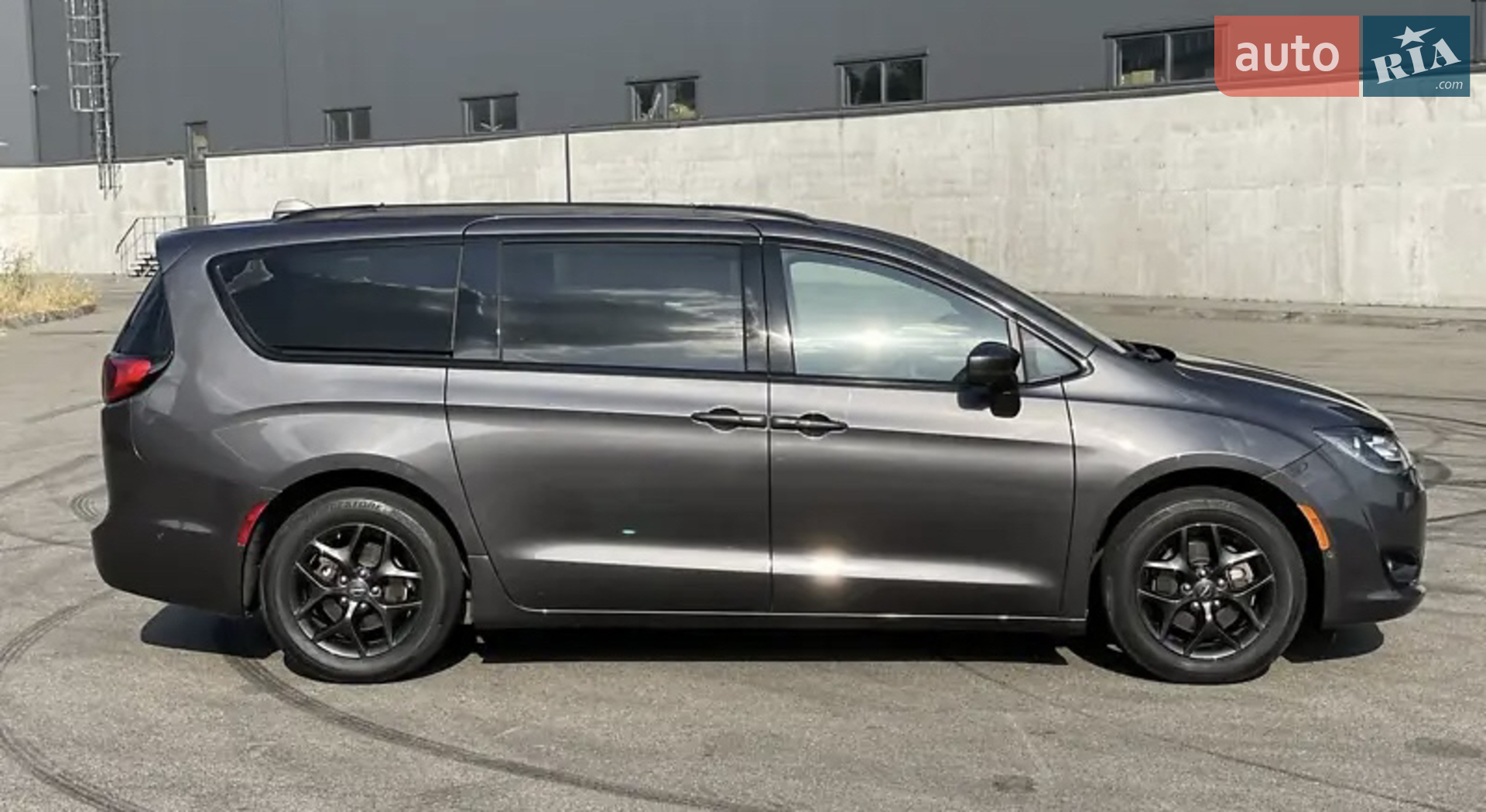 2019 Chrysler Pacifica - мініатюра 2