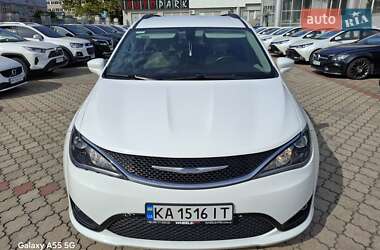 Минивэн Chrysler Pacifica 2017 в 