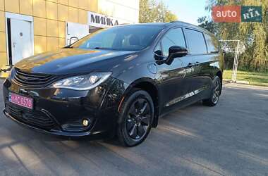 Минивэн Chrysler Pacifica 2019 в 