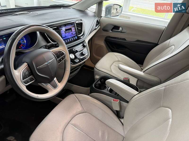 Минивэн Chrysler Pacifica 2017 в Киеве