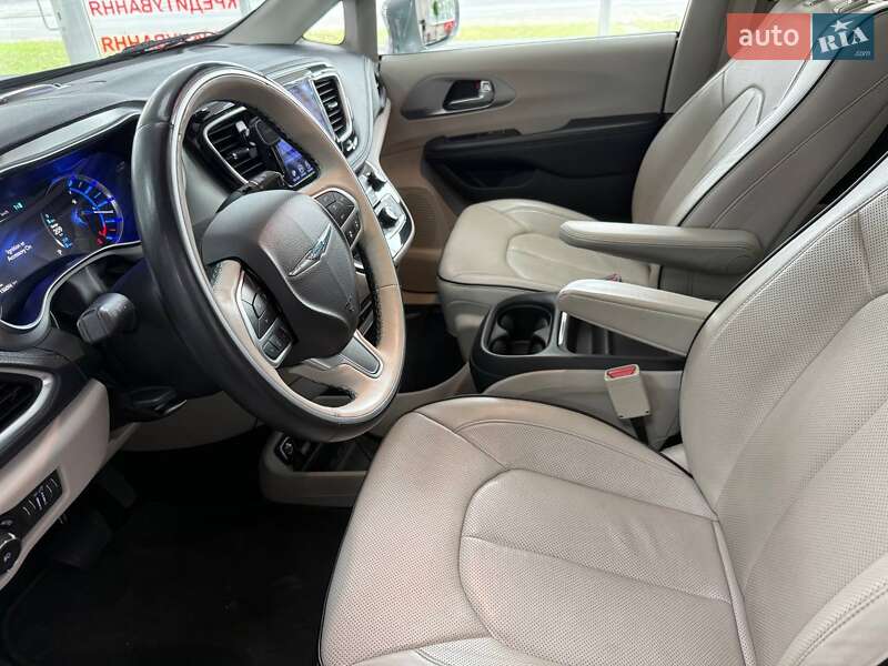 Минивэн Chrysler Pacifica 2017 в Киеве