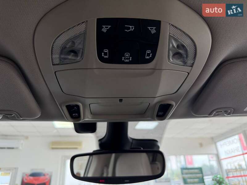 Минивэн Chrysler Pacifica 2017 в Киеве