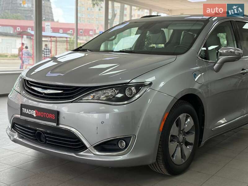 Минивэн Chrysler Pacifica 2017 в Киеве
