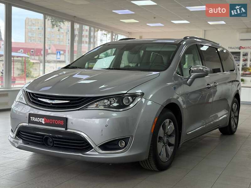 Минивэн Chrysler Pacifica 2017 в Киеве