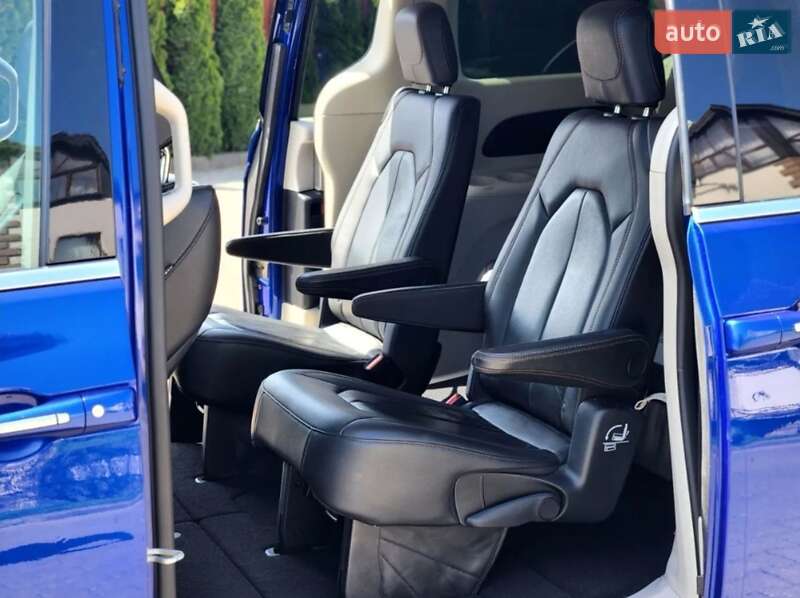 Минивэн Chrysler Pacifica 2020 в Киеве