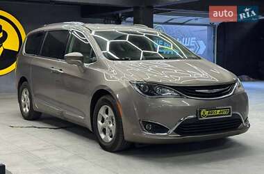 Минивэн Chrysler Pacifica 2017 в 