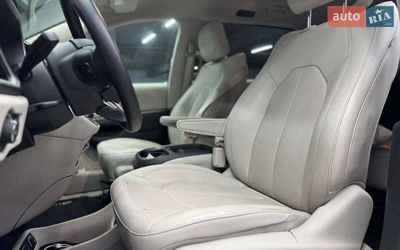 Мінівен Chrysler Pacifica 2017 в Чернівцях фото 9 Мінівен Chrysler Pacifica 2017 в Чернівцях