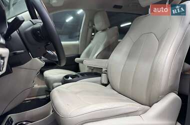 Минивэн Chrysler Pacifica 2017 в 