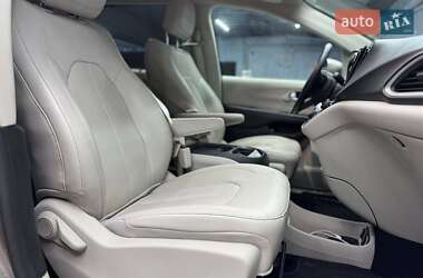 Минивэн Chrysler Pacifica 2017 в 