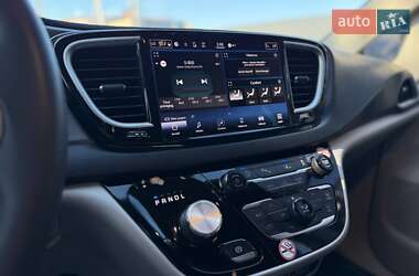 Минивэн Chrysler Pacifica 2022 в 