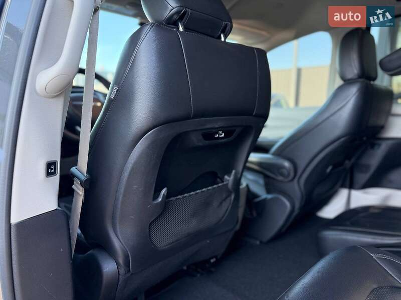 Мінівен Chrysler Pacifica 2022 в Львові