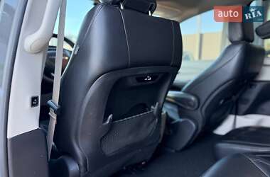 Минивэн Chrysler Pacifica 2022 в 