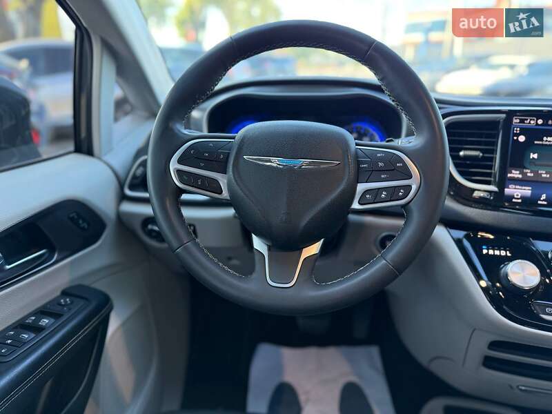 Мінівен Chrysler Pacifica 2022 в Львові