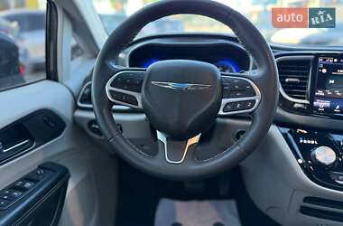 Минивэн Chrysler Pacifica 2022 в 