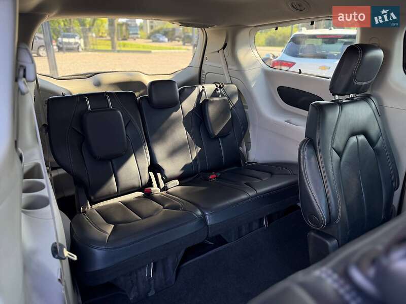 Мінівен Chrysler Pacifica 2022 в Львові
