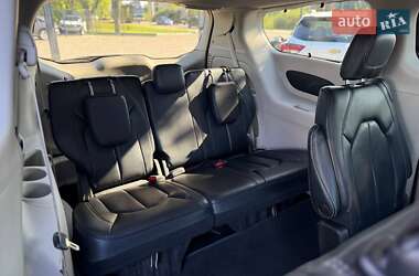 Минивэн Chrysler Pacifica 2022 в 