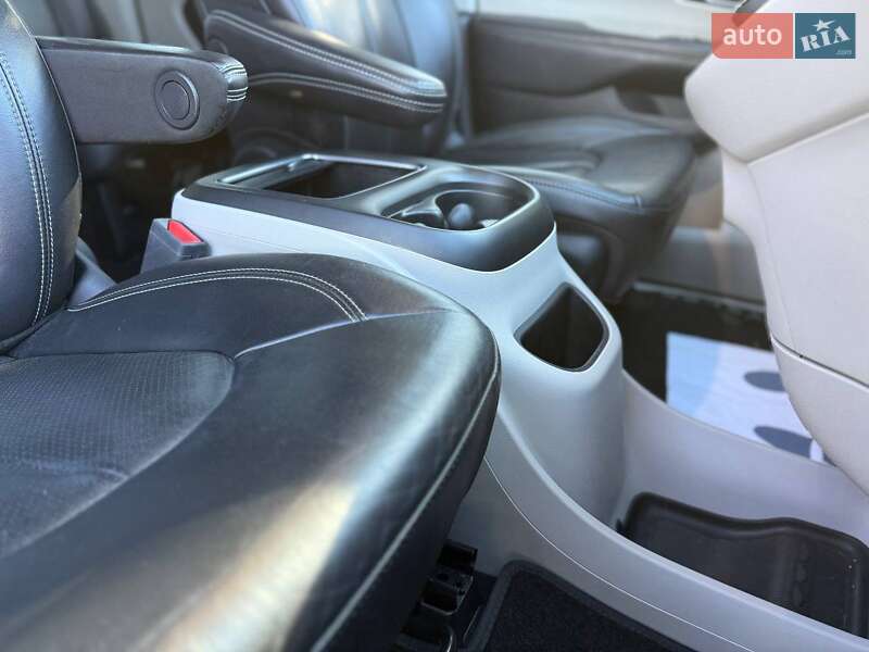 Мінівен Chrysler Pacifica 2022 в Львові