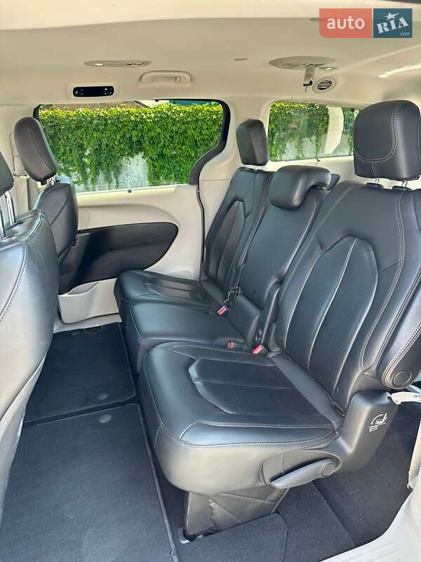 Универсал Chrysler Pacifica 2018 в Нововолынске