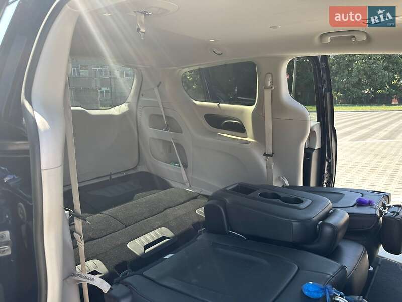 Универсал Chrysler Pacifica 2018 в Нововолынске