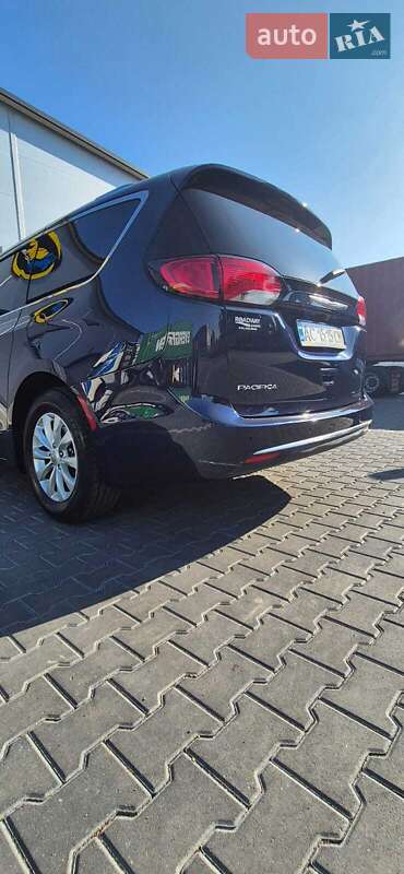 Универсал Chrysler Pacifica 2018 в Нововолынске