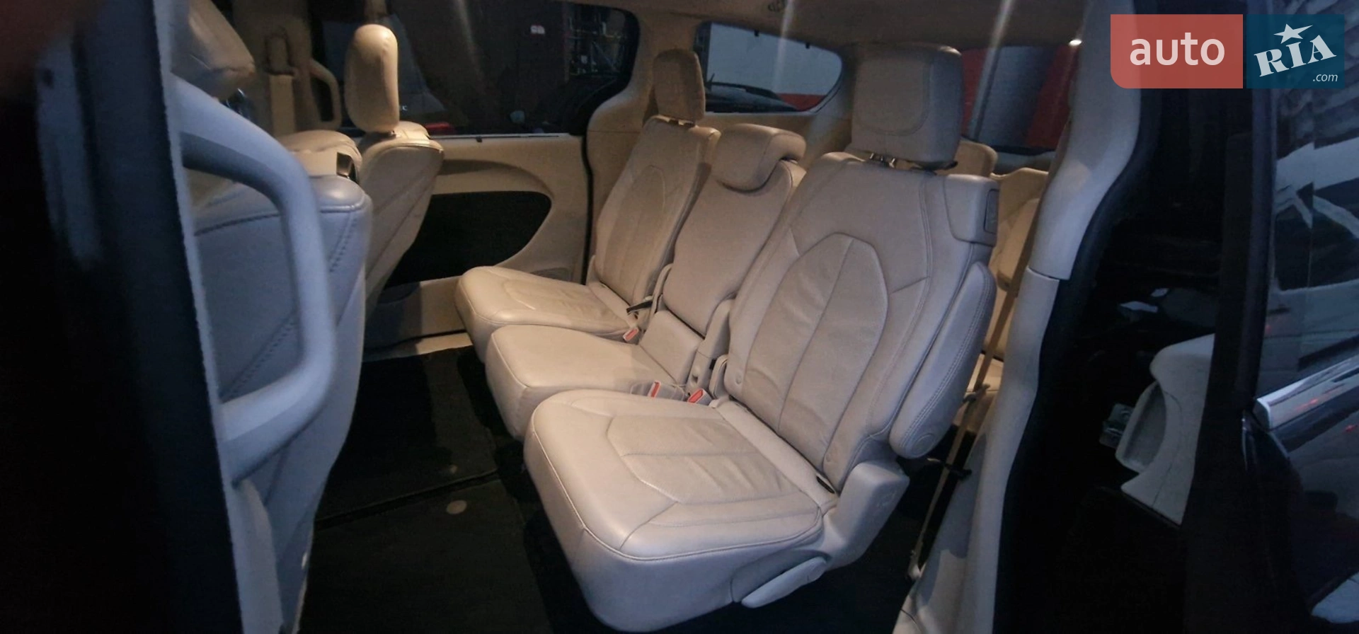 2016 Chrysler Pacifica - мініатюра 9