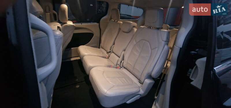 Минивэн Chrysler Pacifica 2016 в Киеве