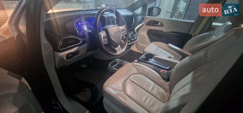 Минивэн Chrysler Pacifica 2016 в Киеве