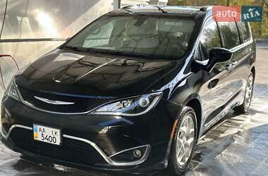 Мінівен Chrysler Pacifica 2016 в Києві