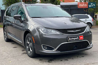 Минивэн Chrysler Pacifica 2017 в 
