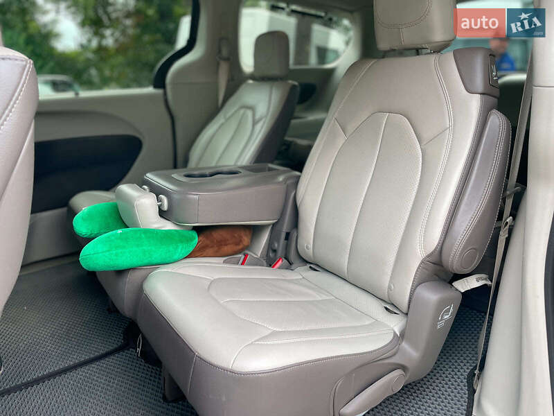 Минивэн Chrysler Pacifica 2017 в Киеве