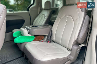 Минивэн Chrysler Pacifica 2017 в 