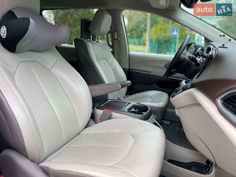 Минивэн Chrysler Pacifica 2017 в Киеве