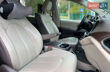 Минивэн Chrysler Pacifica 2017 в 
