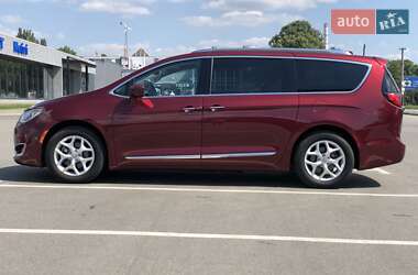 Универсал Chrysler Pacifica 2017 в 