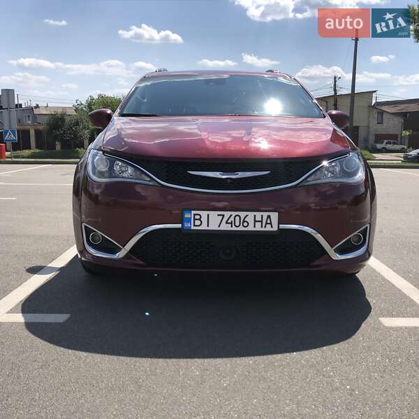 Универсал Chrysler Pacifica 2017 в Киеве