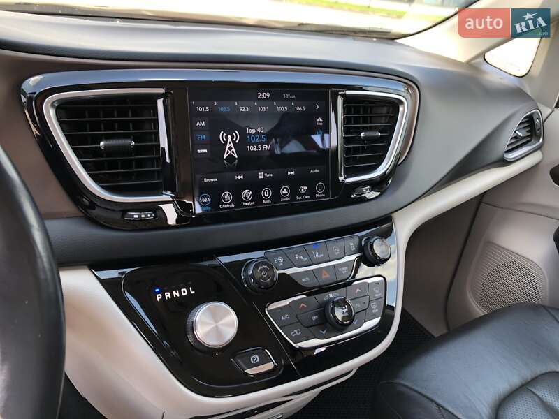 Универсал Chrysler Pacifica 2017 в Киеве