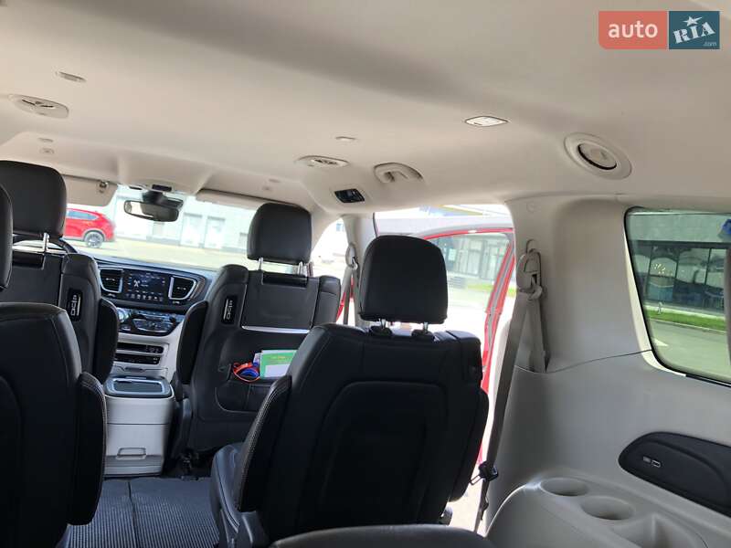 Универсал Chrysler Pacifica 2017 в Киеве