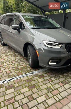 Минивэн Chrysler Pacifica 2023 в Владимире