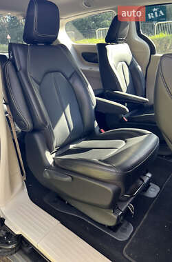 Минивэн Chrysler Pacifica 2023 в 