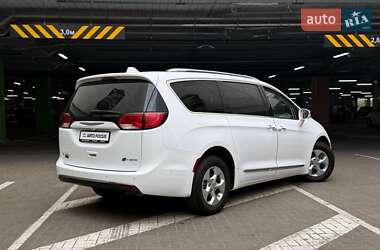 Минивэн Chrysler Pacifica 2017 в 