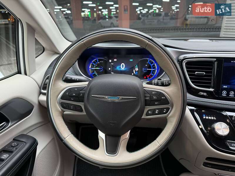 Минивэн Chrysler Pacifica 2017 в Киеве