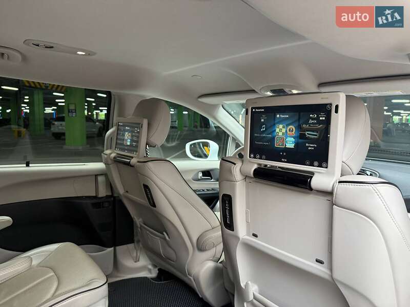 Минивэн Chrysler Pacifica 2017 в Киеве