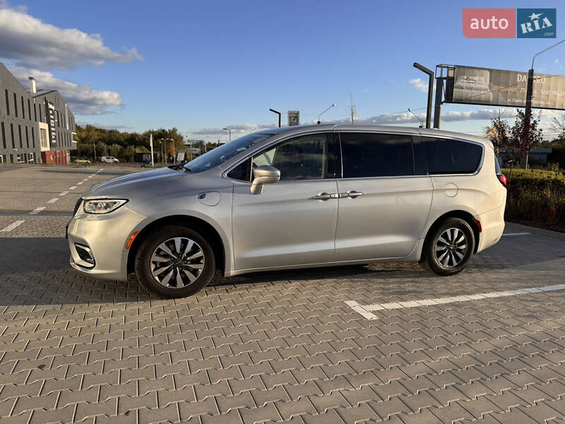 Мінівен Chrysler Pacifica 2022 в Львові
