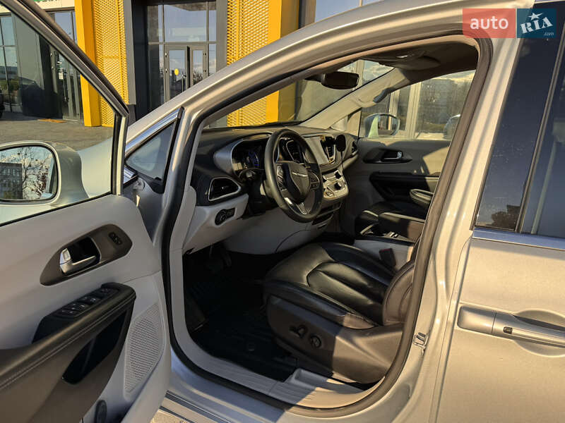Мінівен Chrysler Pacifica 2022 в Львові