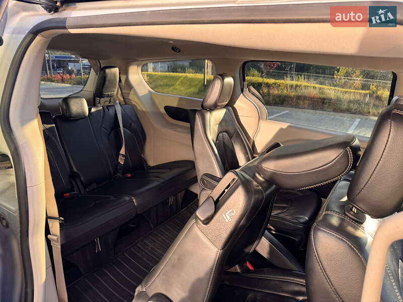 Мінівен Chrysler Pacifica 2022 в Львові