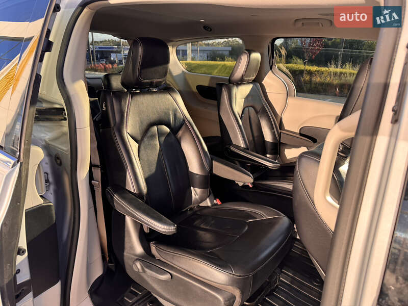 Мінівен Chrysler Pacifica 2022 в Львові