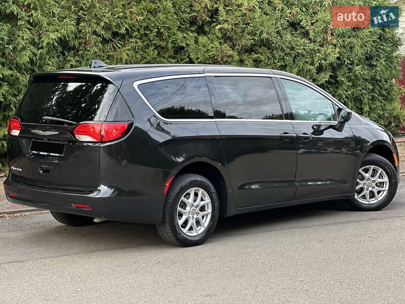Минивэн Chrysler Pacifica 2016 в Киеве