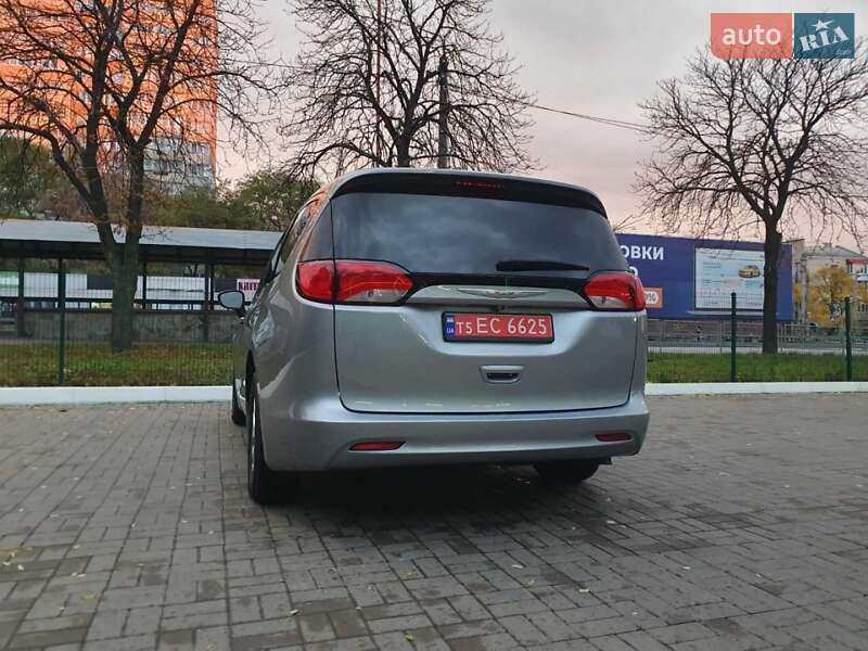 Мінівен Chrysler Pacifica 2020 в Києві